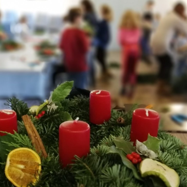 Adventskranzbinden